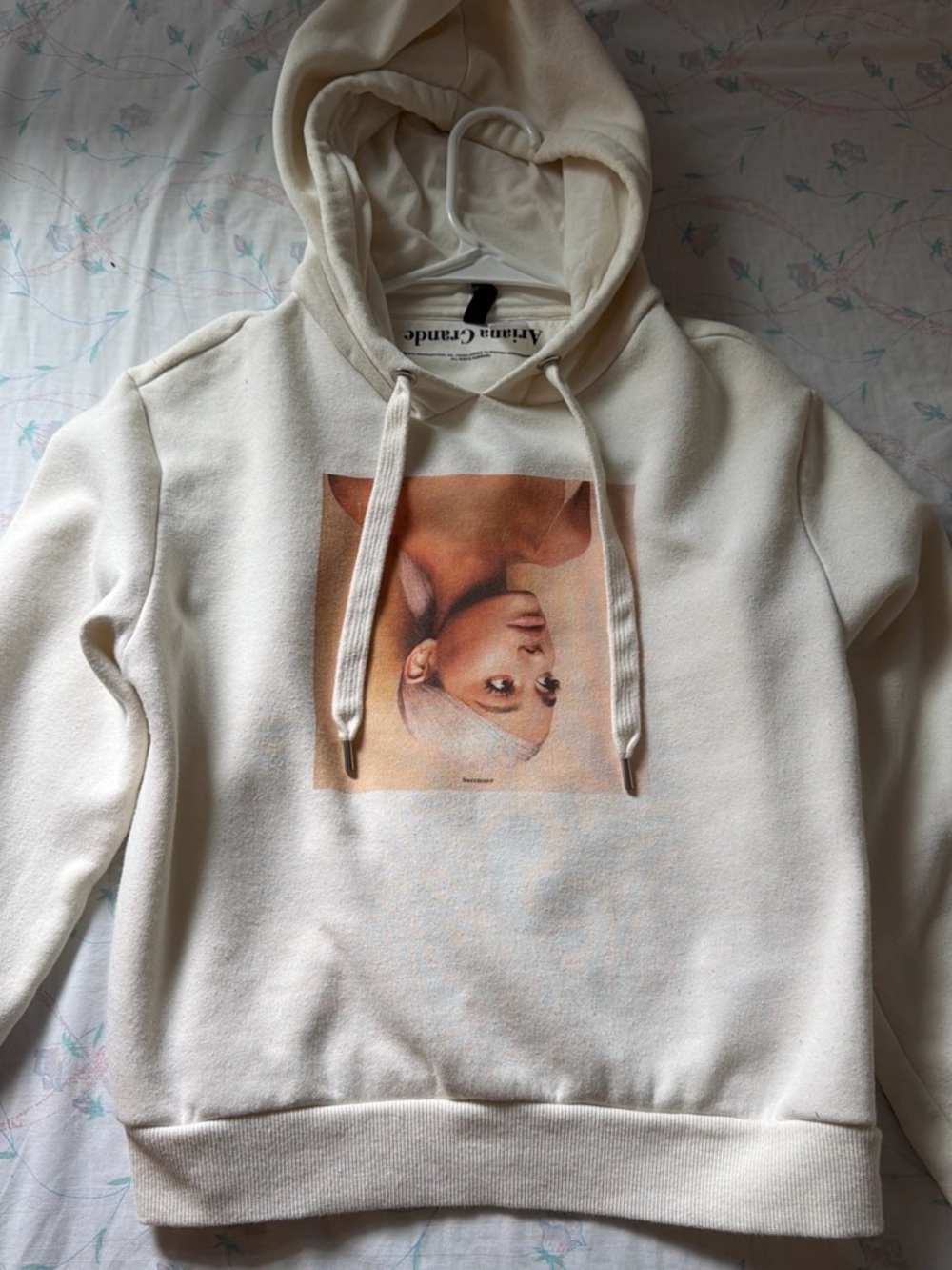 Ariana Grande Official Sweetener 2018 merch cropped hoodie